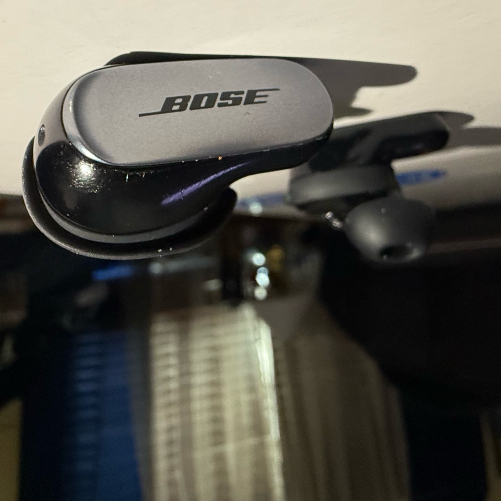 BOSE Quiet Comfort Ultra earbuds w/Protective casing! Like New, Open Box!
